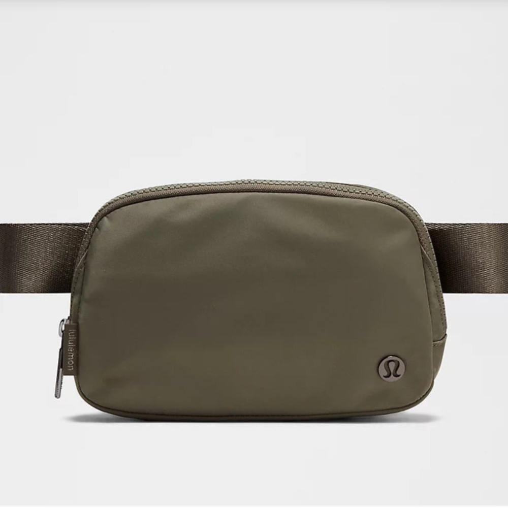 LIKE NEW: Lululemon Everywhere Belt Bag with Long Strap 1L, army green